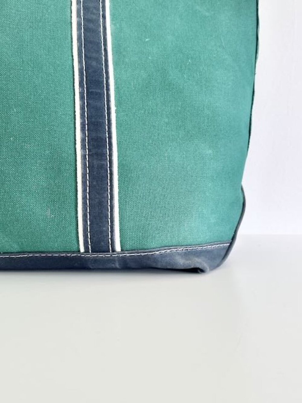 VINTAGE LL BEAN BOAT AND TOTE KELLY GREEN CANVAS BAG SAWTOOTH TAG - Picture 2 of 16